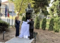 Русе Медиа - За да знаеш повече Илияна Йотова откри бюст-паметника на княз Александър I Батенберг в Русе /ВИДЕО/
