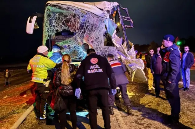 Автобус с 51 русенци се удари в камион край Одрин, 10 са ранени /ВИДЕО/