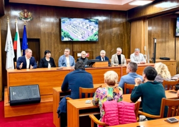 Русе Медиа - За да знаеш повече Изграждането на спортна площадка за калистеника, стрийт фитнес и „нинджа парк“ обсъдиха в Русе