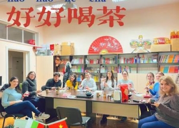 Класна стая „Конфуций“ при Русенския университет прави курсове по китайски