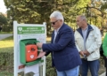 Русе Медиа - За да знаеш повече Нов външен дефибрилатор, дарен от „Ротари клуб“, вече се намира на пл.“Батенберг“ в Русе /ВИДЕО/