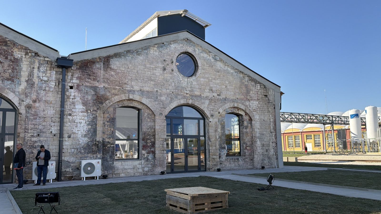 „Булмаркет“ запази историческа сграда, строена с камъни от базиликата в Плиска /ВИДЕО/